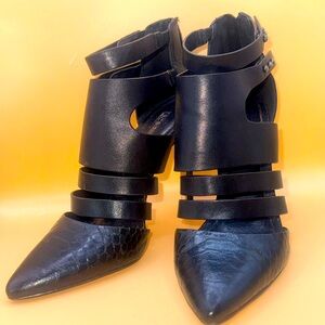 BCBG pumps size 7/37